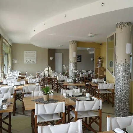 Acadie Saint Victor - Restaurant -face Mer- シャトライヨン・プラージュ